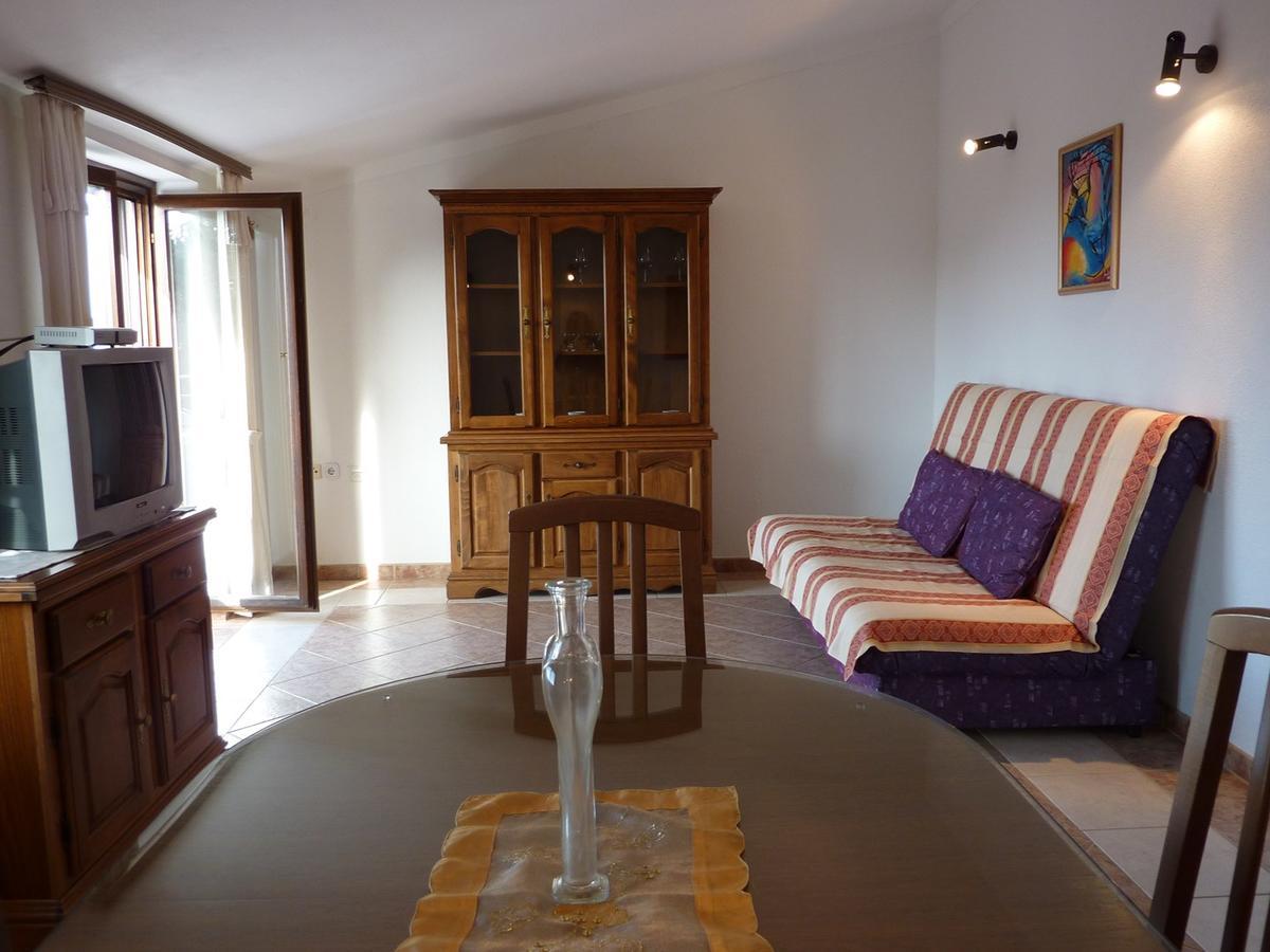 Apartments Coki Funtana Exterior photo