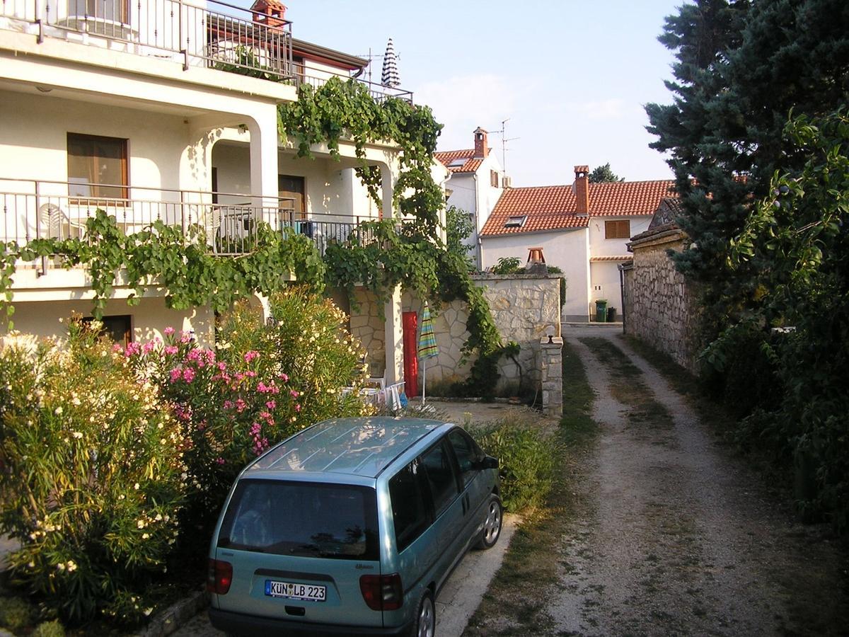 Apartments Coki Funtana Exterior photo