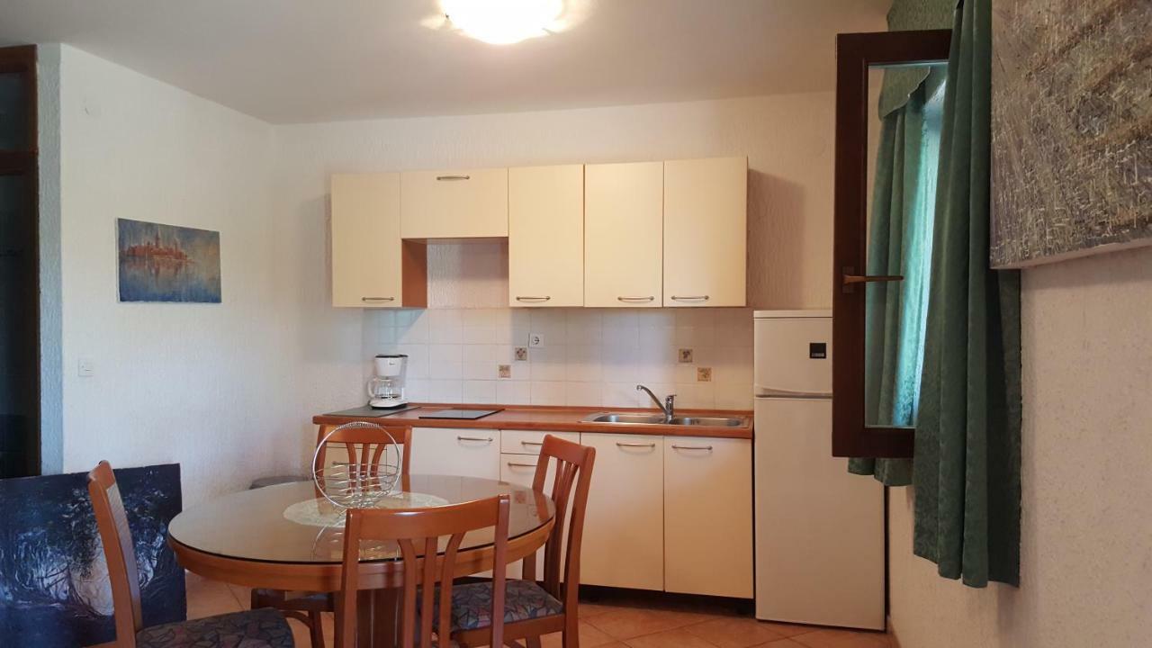 Apartments Coki Funtana Exterior photo